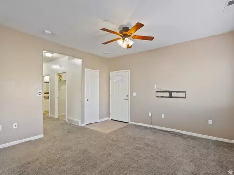 Living - 114 E Bella Monte Dr S UNIT 1, Draper, UT 84020 photo 3 of 5