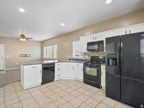 Kitchen - 114 E Bella Monte Dr S UNIT 1, Draper, UT 84020 photo 1 of 3