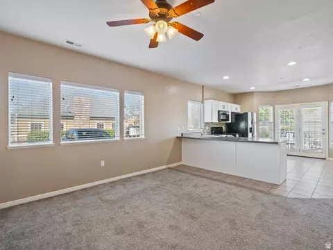 Living - 114 E Bella Monte Dr S UNIT 1, Draper, UT 84020 photo 1 of 5