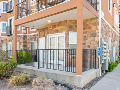 Exterior - 114 E Bella Monte Dr S UNIT 1, Draper, UT 84020 photo 2 of 4