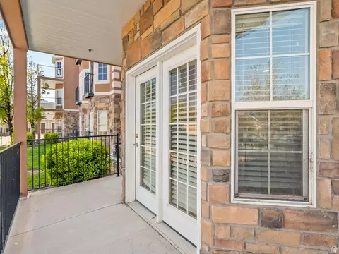 Exterior - 114 E Bella Monte Dr S UNIT 1, Draper, UT 84020 photo 3 of 4