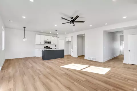 Living - 547 N Haven Dr, Mapleton, UT 84664 photo 2 of 3