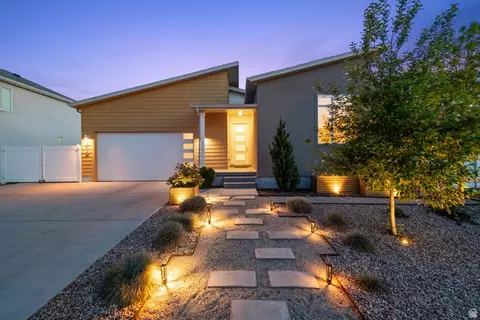 516 E Farmer Alumni Dr, South Salt Lake, UT 84106