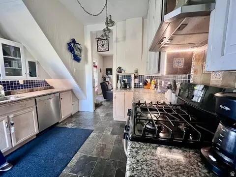 Kitchen - 11 S 200 E, Meadow, UT 84644 photo 3 of 6