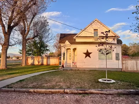 11 S 200 E, Meadow, UT 84644