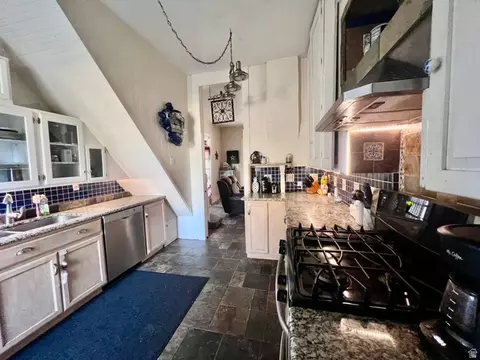 Kitchen - 11 S 200 E, Meadow, UT 84644 photo 4 of 6
