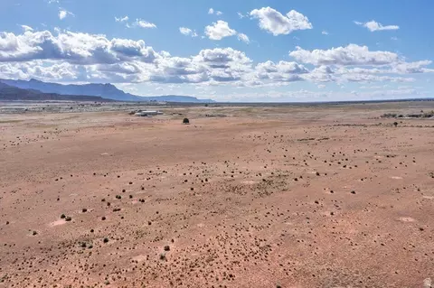 481 S Coyote Rd, Apple Valley, UT 84737