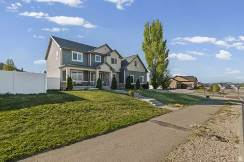 Exterior - 9552 N Horizon Dr W #113, Eagle Mountain, UT 84005 photo 2 of 3