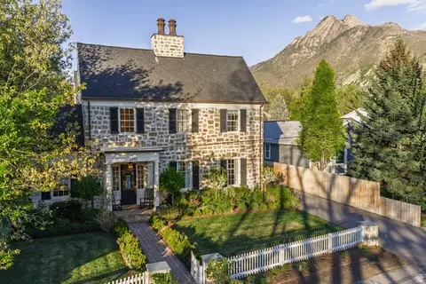 4857 S Viewmont St, Holladay, UT 84117