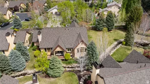 View/Area - 3168 E Bavarian Ct, Sandy, UT 84093 photo 2 of 10