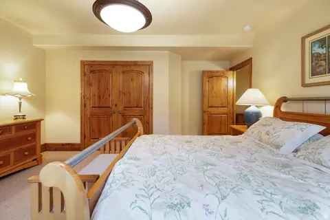 Bedroom - 3168 E Bavarian Ct, Sandy, UT 84093 photo 5 of 7