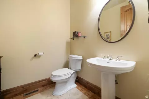 Bath - 3168 E Bavarian Ct, Sandy, UT 84093 photo 4 of 5