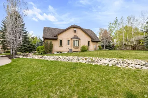 Exterior - 3168 E Bavarian Ct, Sandy, UT 84093 photo 6 of 6