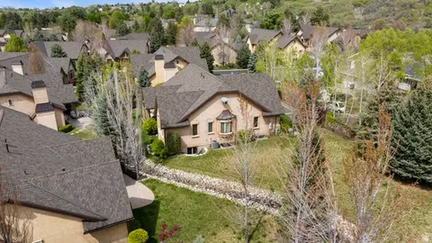 View/Area - 3168 E Bavarian Ct, Sandy, UT 84093 photo 6 of 10