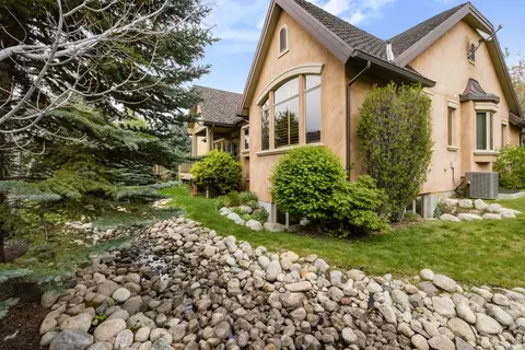 Exterior - 3168 E Bavarian Ct, Sandy, UT 84093 photo 4 of 6