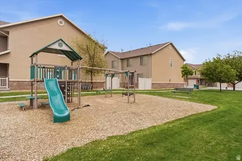 Exterior - 2082 N Evans Cove Loop W, Layton, UT 84041 photo 3 of 3