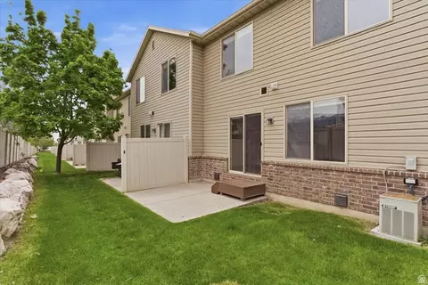 Exterior - 2082 N Evans Cove Loop W, Layton, UT 84041 photo 2 of 3
