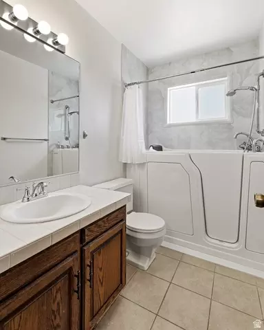 Bath - 1069 S Cedar Knolls Dr W, Cedar City, UT 84720 photo 4 of 5