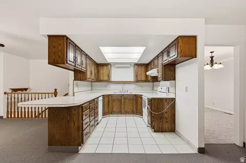 Kitchen - 1069 S Cedar Knolls Dr W, Cedar City, UT 84720 photo 2 of 3