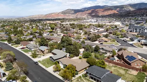 View/Area - 1069 S Cedar Knolls Dr W, Cedar City, UT 84720 photo 2 of 7