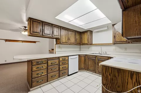 Kitchen - 1069 S Cedar Knolls Dr W, Cedar City, UT 84720 photo 1 of 3