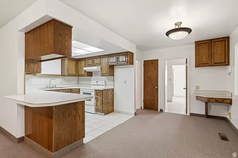 Kitchen - 1069 S Cedar Knolls Dr W, Cedar City, UT 84720 photo 3 of 3