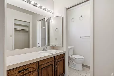 Bath - 1069 S Cedar Knolls Dr W, Cedar City, UT 84720 photo 2 of 5