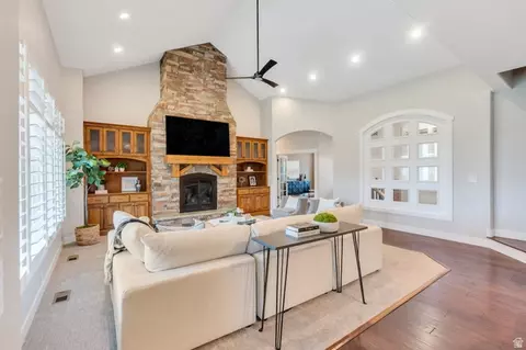 Living - 1355 W 1000 S, Mapleton, UT 84664 photo 3 of 5