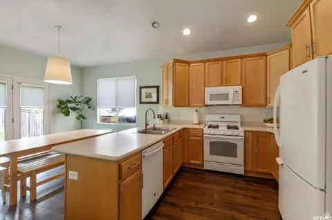 2037 E Brookings Dr, Draper, UT 84020 photo 2
