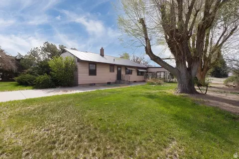 Exterior - 210 S 100 W, Circleville, UT 84723 photo 6 of 13