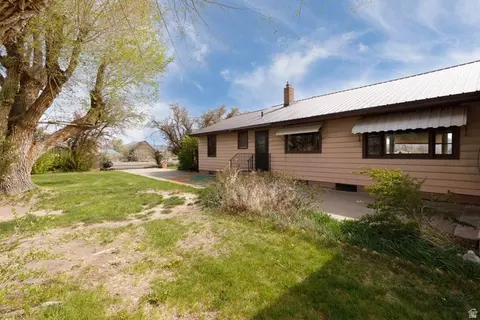 Exterior - 210 S 100 W, Circleville, UT 84723 photo 7 of 13