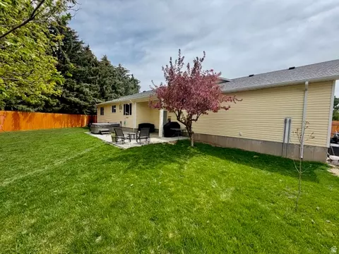 Exterior - 559 E 400 S, Preston, ID 83263 photo 8 of 9
