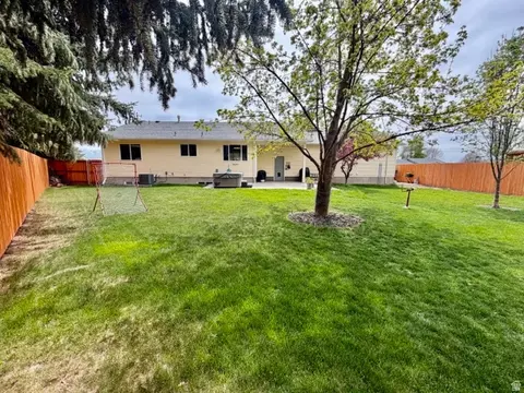 Exterior - 559 E 400 S, Preston, ID 83263 photo 5 of 9