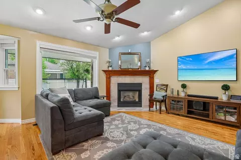 Living - 2764 E 25 S, Layton, UT 84040 photo 2 of 5