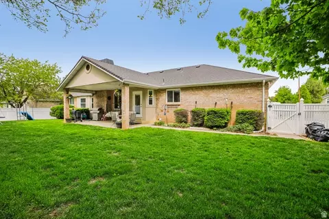 Exterior - 2764 E 25 S, Layton, UT 84040 photo 6 of 10