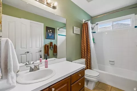 Bath - 2764 E 25 S, Layton, UT 84040 photo 3 of 5