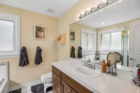 Bath - 2764 E 25 S, Layton, UT 84040 photo 1 of 5