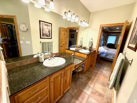 Bath - 596 E 4190 N #5, Provo, UT 84604 photo 1 of 4