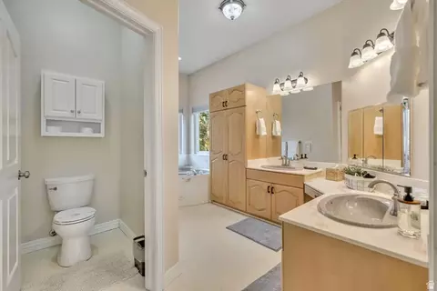 Bath - 11789 S Nicklaus Rd, Sandy, UT 84092 photo 5 of 9