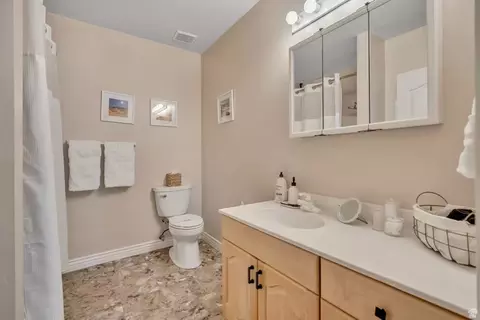 Bath - 11789 S Nicklaus Rd, Sandy, UT 84092 photo 8 of 9