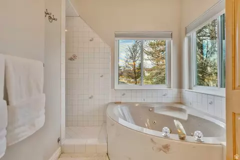 Bath - 11789 S Nicklaus Rd, Sandy, UT 84092 photo 6 of 9