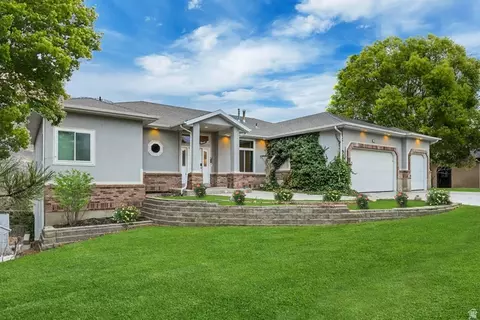 Exterior - 11789 S Nicklaus Rd, Sandy, UT 84092 photo 5 of 8