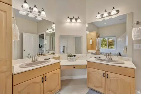 Bath - 11789 S Nicklaus Rd, Sandy, UT 84092 photo 3 of 9