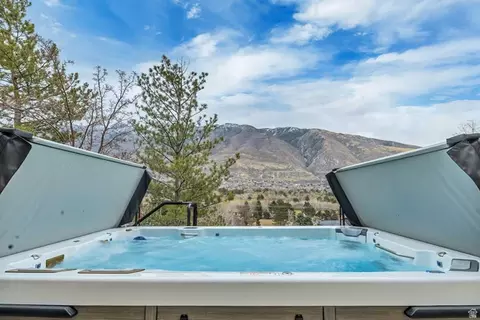 Exterior - 11789 S Nicklaus Rd, Sandy, UT 84092 photo 7 of 8