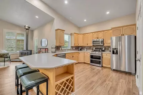 Kitchen - 11789 S Nicklaus Rd, Sandy, UT 84092 photo 2 of 5