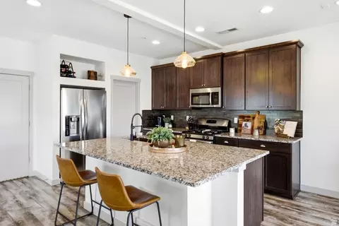 91 N Rio Grand Ave, Farmington, UT 84025