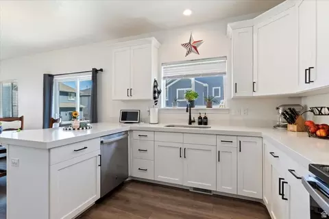 Kitchen - 7168 N Silver Spring Way E, Eagle Mountain, UT 84005 photo 2 of 2