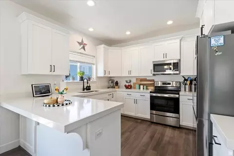 Kitchen - 7168 N Silver Spring Way E, Eagle Mountain, UT 84005 photo 1 of 2
