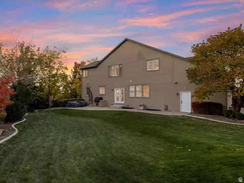 Exterior - 1074 E Black Forest Dr S, Sandy, UT 84094 photo 12 of 17
