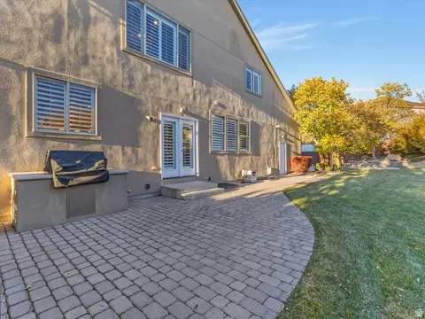 Exterior - 1074 E Black Forest Dr S, Sandy, UT 84094 photo 3 of 17